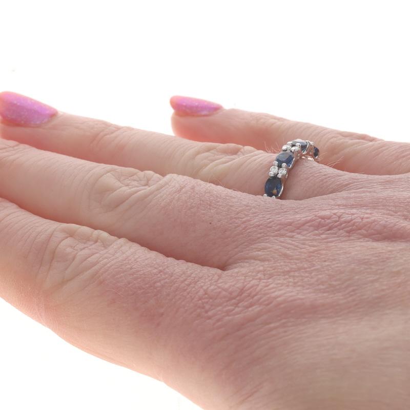 Anneau en or blanc avec saphir et diamant - 18k Oval 2.02ctw Five-Stone Ring Pour femmes en vente