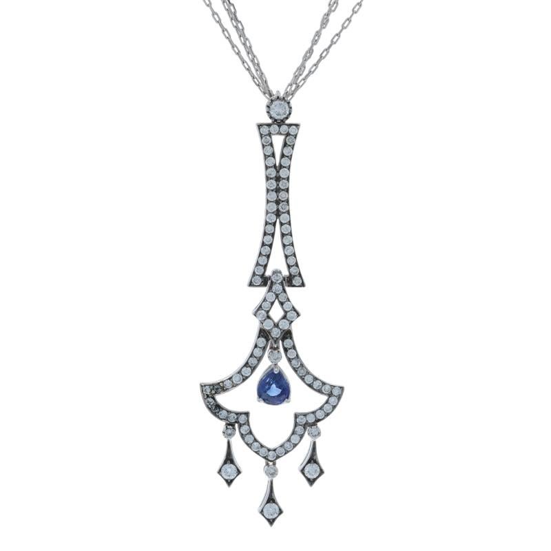 Contenu métallique : Or blanc 18k

Informations sur les pierres

Saphir naturel
Traitement : Chauffage
Carat(s) : .88ct
Coupe : Poire

Diamants naturels
Carat(s) : 1.52ctw
Coupe : Brillant rond
Couleur : H - I
Clarté : SI1 - SI2

Total des carats :