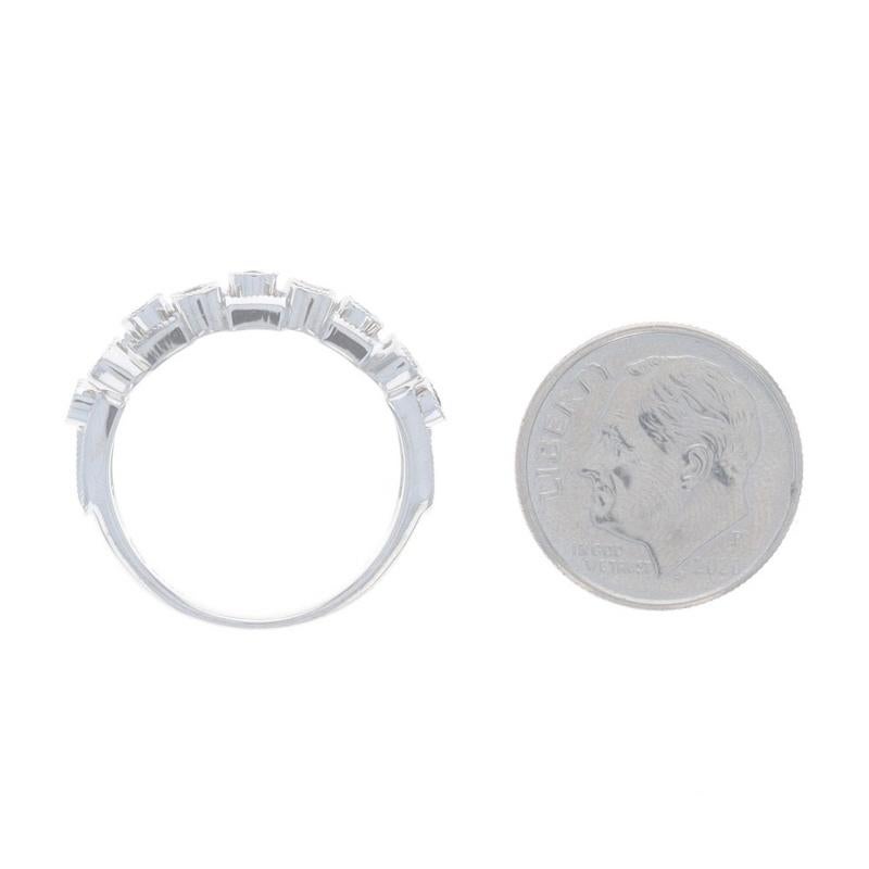 Bracelet en or blanc avec saphir et diamant - Bague 14k ronde à grains de 0,55ctw en vente 1