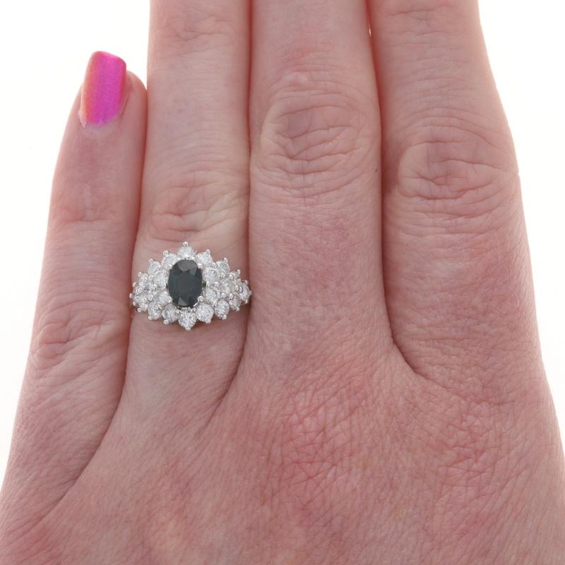 Taglia: 5 1/2
Costo della taglia: Up 2 taglie per $40 o Down 1 taglia per $40

Contenuto del metallo: Oro bianco 14k

Informazioni su A. Stone

Zaffiro naturale
Trattamento: Riscaldamento
Carati: .90ct
Taglio: Ovale

Diamanti naturali
Carati: