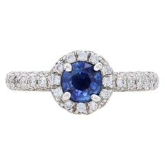 Bague de fiançailles en or blanc avec saphir et halo de diamants, taille ronde 14 carats 1,43 carat
