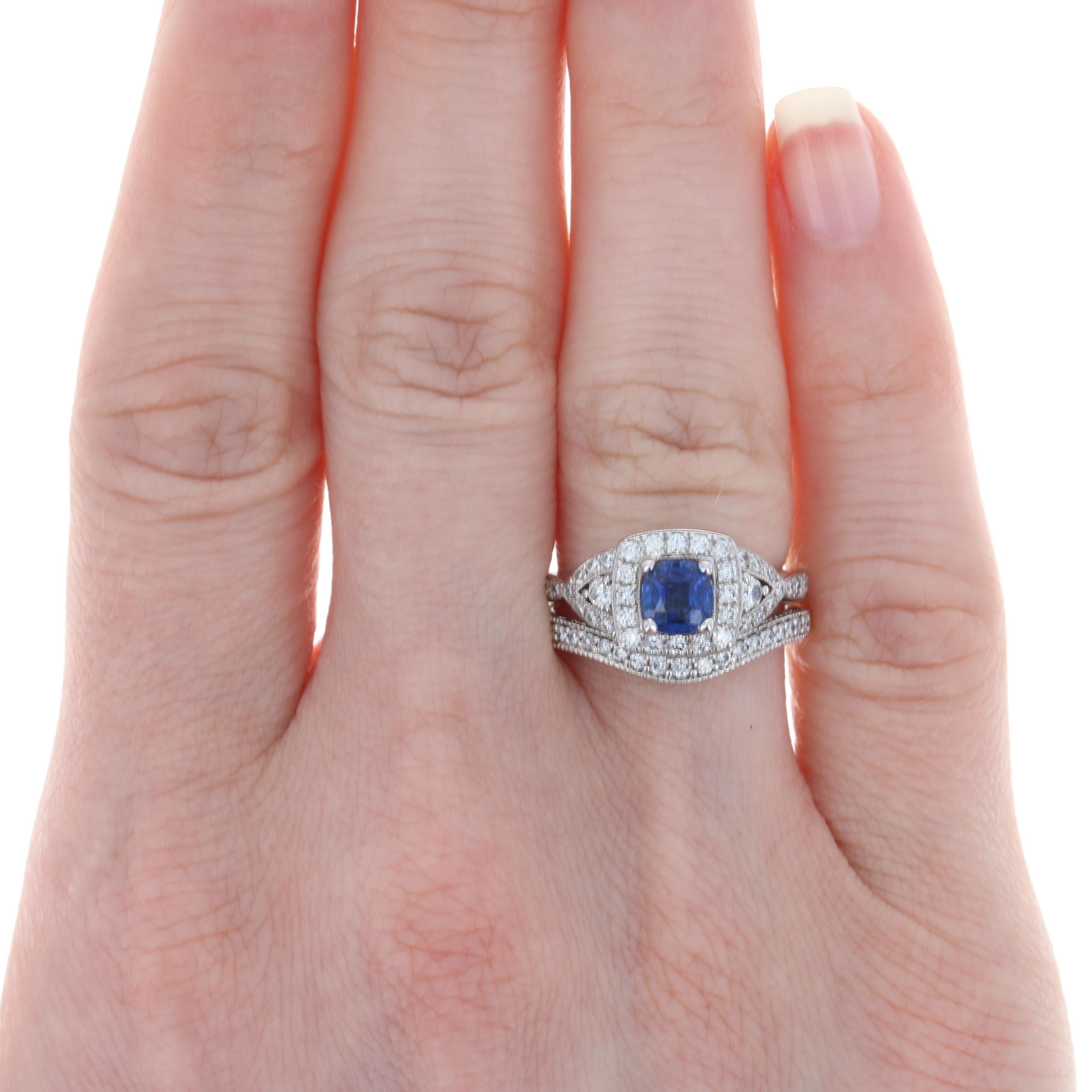 in vendita:  Anello di fidanzamento aureolato con zaffiro in oro bianco 14k Cushion 1.51ct 3
