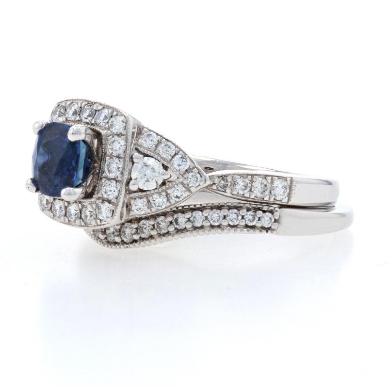 in vendita:  Anello di fidanzamento aureolato con zaffiro in oro bianco 14k Cushion 1.51ct 4