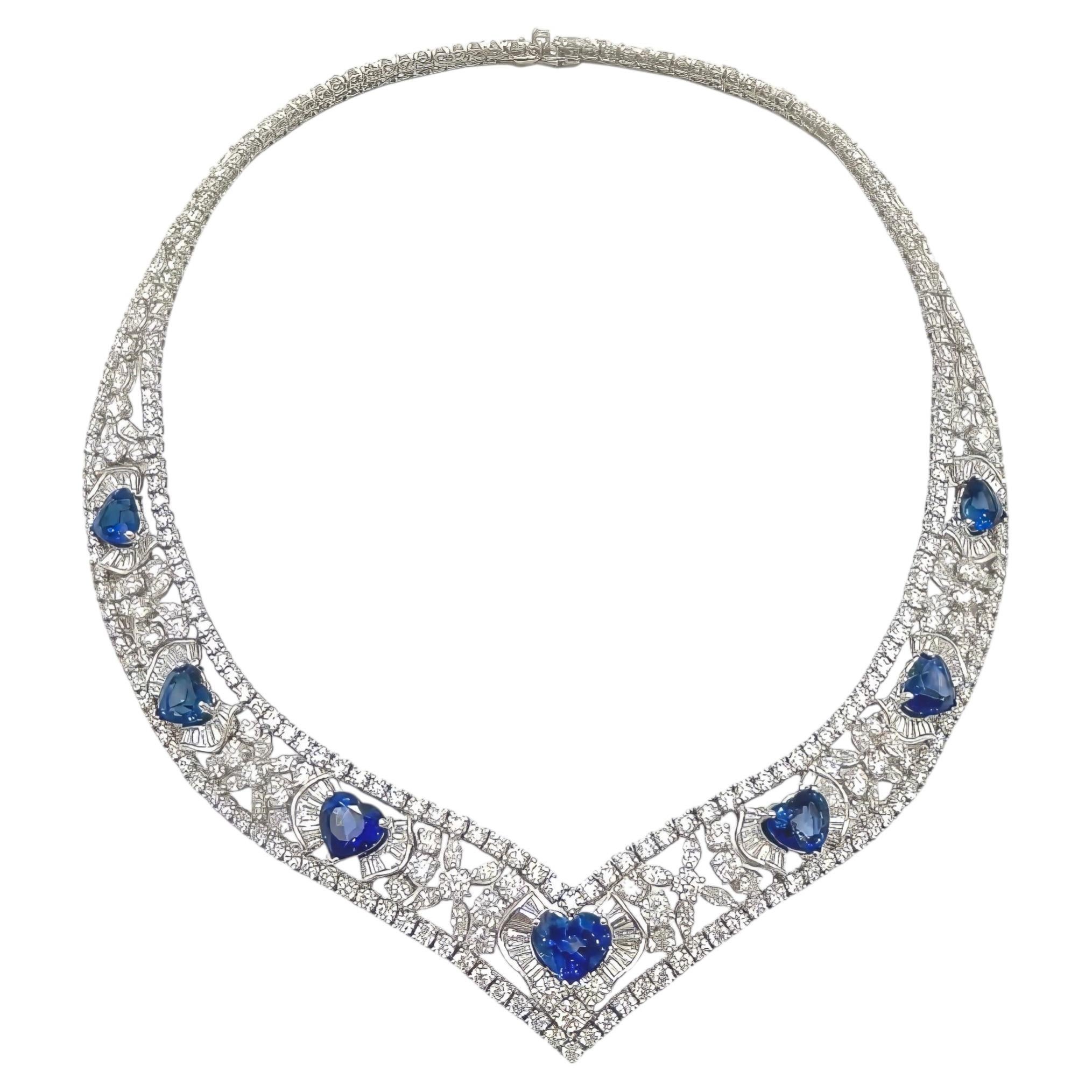 Collier avec pendentif en forme de cœur en or blanc, saphir et diamants en vente