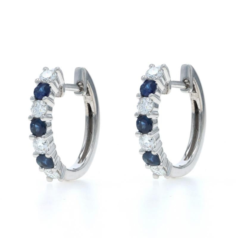 Contenu métallique : Or blanc 14k

Informations sur les pierres

Saphirs naturels
Traitement : Chauffage
Carat(s) : .72ctw
Coupe : Ronde

Diamants naturels
Carat(s) : .64ctw
Coupe : Brillant rond
Couleur : F - G
Clarté : SI1 - SI2

Total des carats