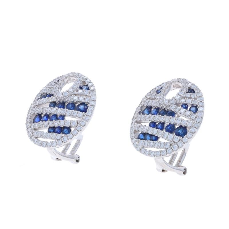 Taille ronde Clous d'oreilles grandes tailles en or blanc 14 carats avec saphirs et diamants - 1,83 carat percé en vente