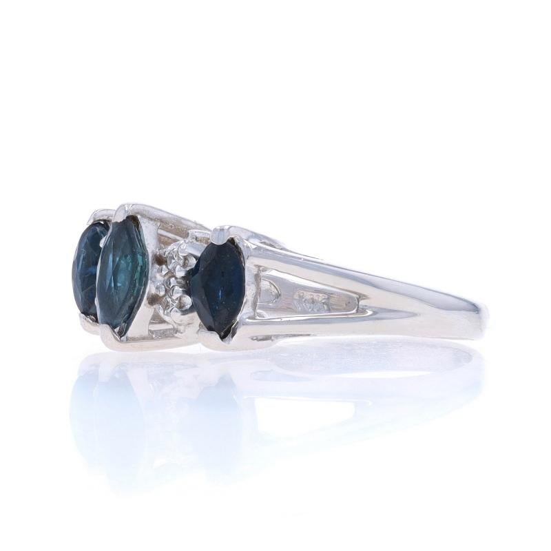 Anillo Oro Blanco Zafiro Diamante 14k Marquesa .90ctw Tres Piedras en Excelente estado para la venta en Greensboro, NC