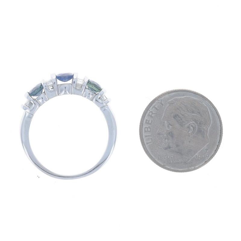 Bague en or blanc saphir diamant - 14k Oval 2.00ctw Three-Stone en vente 1