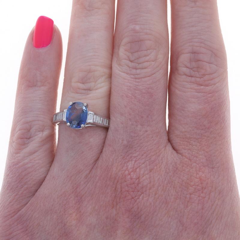 Taille ovale Bague de fiançailles en or blanc 14k saphir diamant ovale 2.14ctw en vente