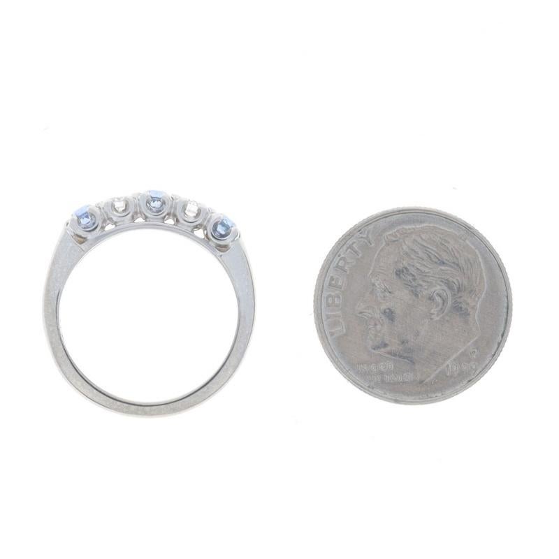 Anello in oro bianco con zaffiro e diamante vintage a cinque pietre 14k Rnd .55ctw in vendita 1