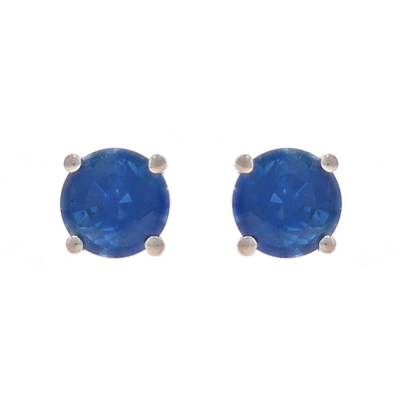 Contenido de metal: Oro blanco de 18 quilates

Información sobre Stone

Zafiros naturales
Tratamiento: Calentamiento
Quilate(s): 1,20ctw
Corte: Redonda
Color: Azul

Quilates totales: 1,20ctw

Estilo: Tachuela
Tipo de cierre: Cierre de
