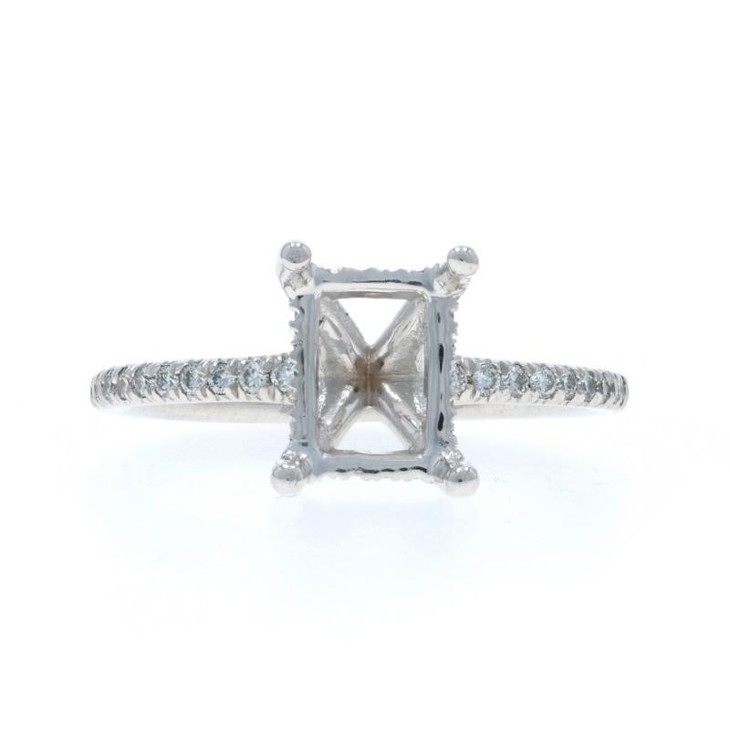 Größe: 6 3/4

Hinweis: Bitte kontaktieren Sie uns für ein Angebot zur Größenänderung

Metall Inhalt: 14k Weißgold

Stein Hinweis: Passend für ~8x6 EC

Karat(e): .35ctw
Schliff: Runder Brillant
Farbe: G
Reinheit: VS2 - SI1

Karat gesamt: