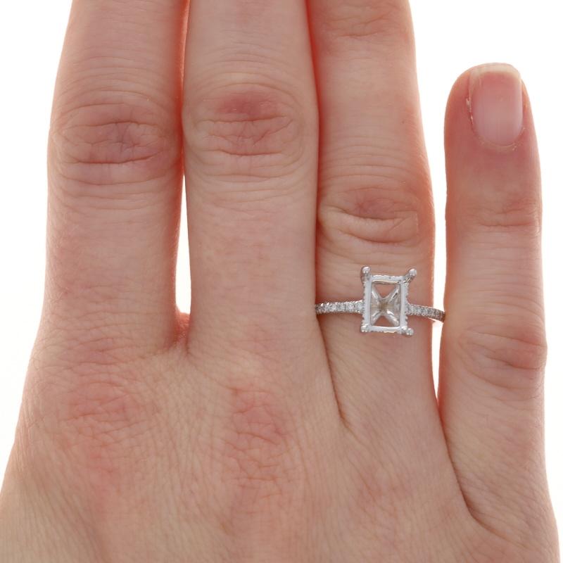 Weißgold Halbfassung versteckter Halo-Verlobungsring - 14k .35ctw im Zustand „Neu“ im Angebot in Greensboro, NC