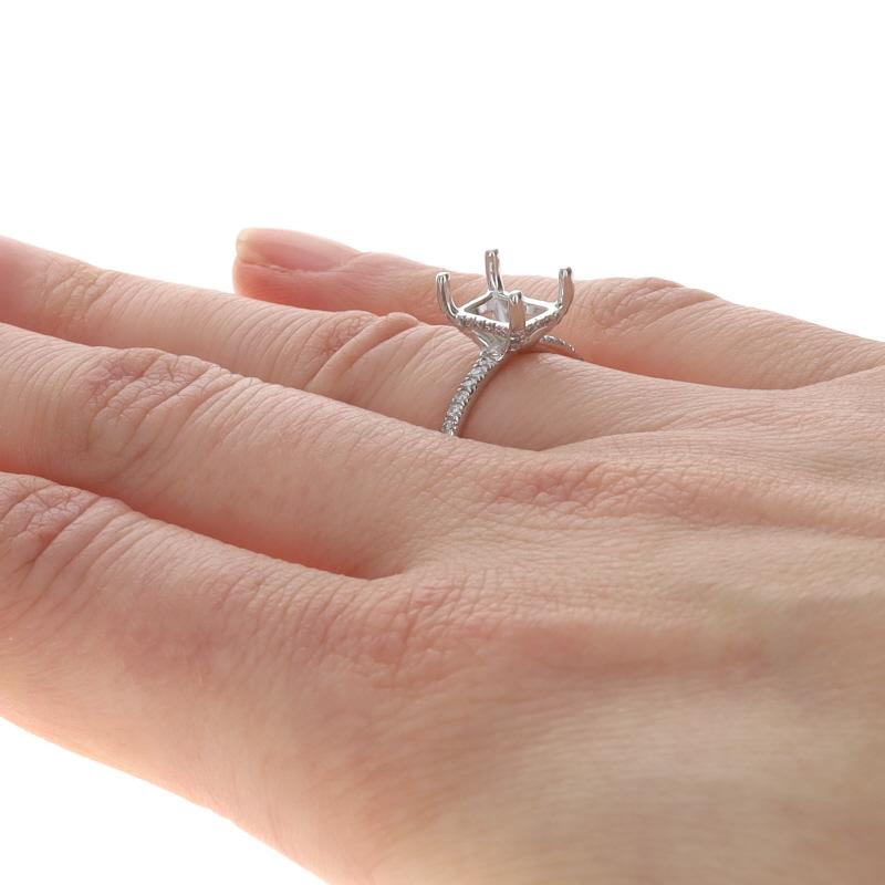 Weißgold Halbfassung versteckter Halo-Verlobungsring - 14k .35ctw im Angebot 1