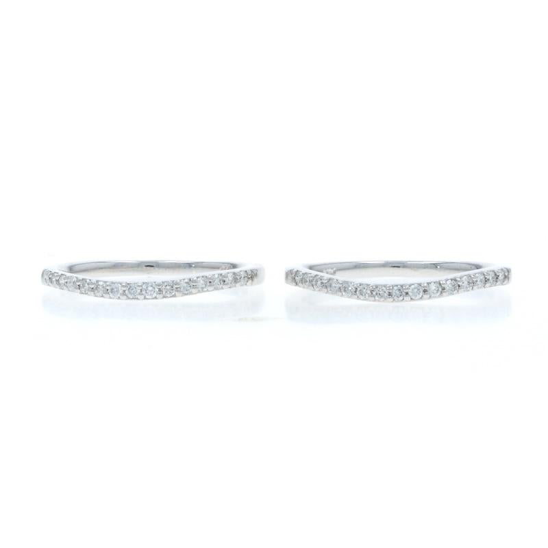 Set di 2 fedi in oro bianco con diamanti - 14k Rd .50ctw Enhancer Guard Ring in vendita 1