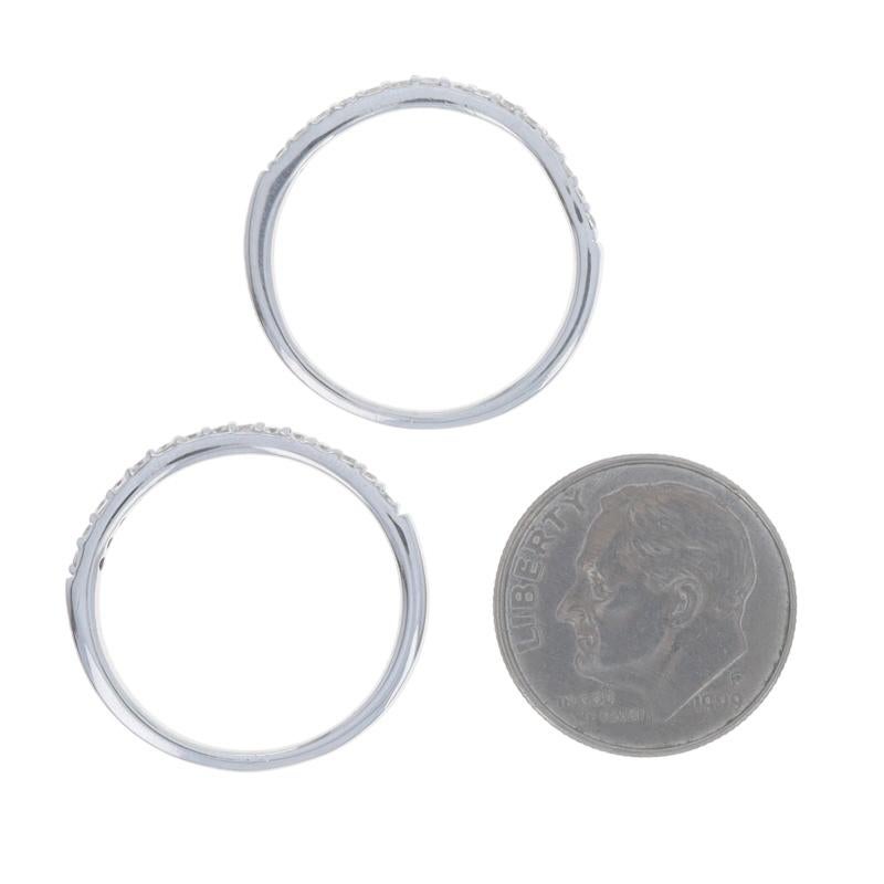 Set di 2 fedi in oro bianco con diamanti - 14k Rd .50ctw Enhancer Guard Ring in vendita 2