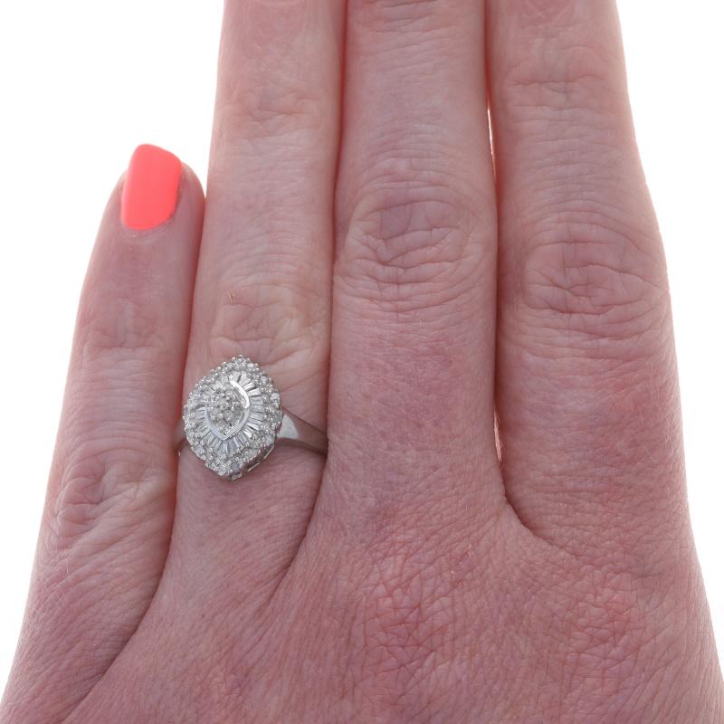 White Gold Single & Baguette Cluster Cocktail Halo Ring 10k .25ctw In Excellent Condition For Sale In Greensboro, NC