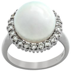 White gold South Sea pearl 
diamond ring