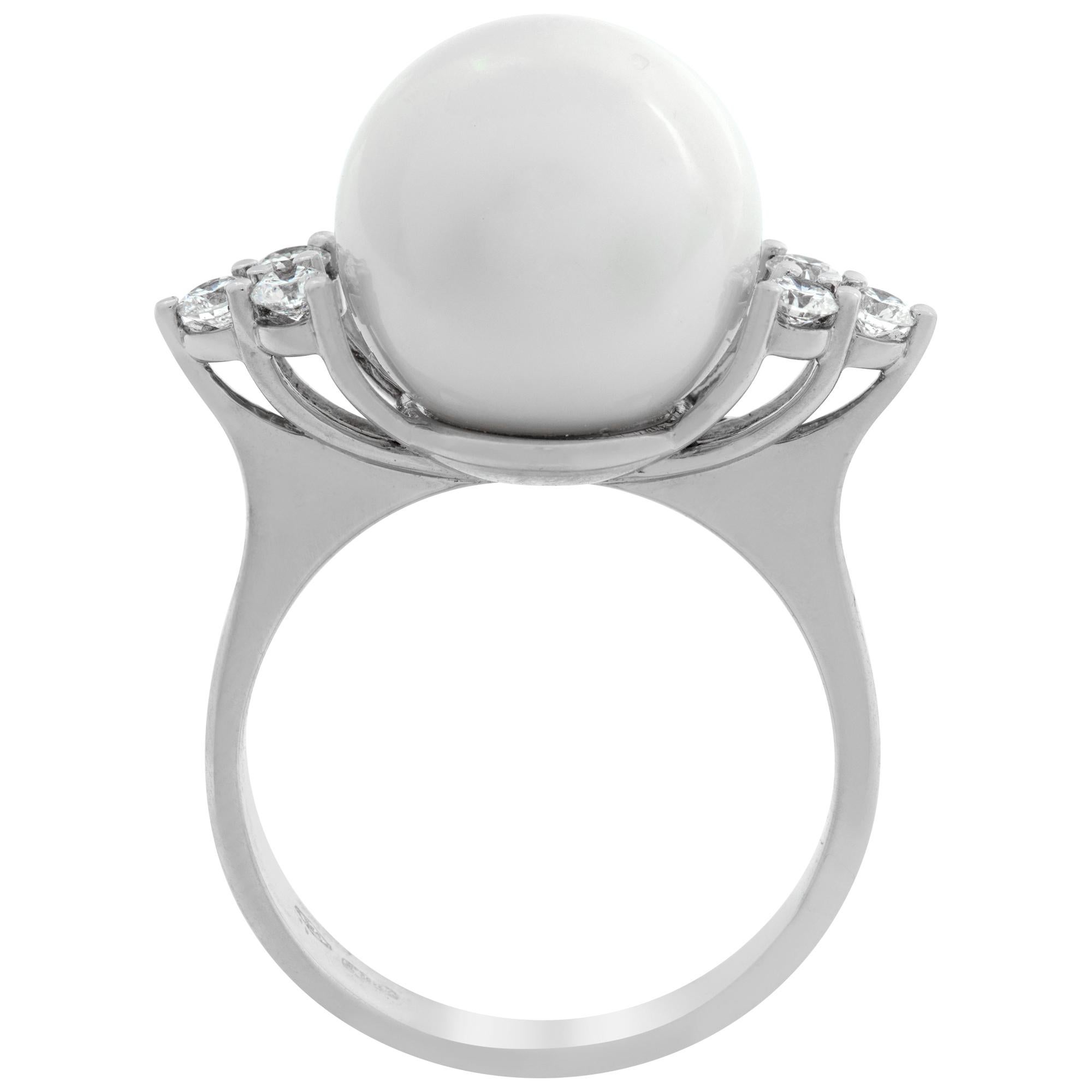 White gold South sea pearl & diamonds ring with round brilliant cut diamonds In Excellent Condition For Sale In Surfside, FL