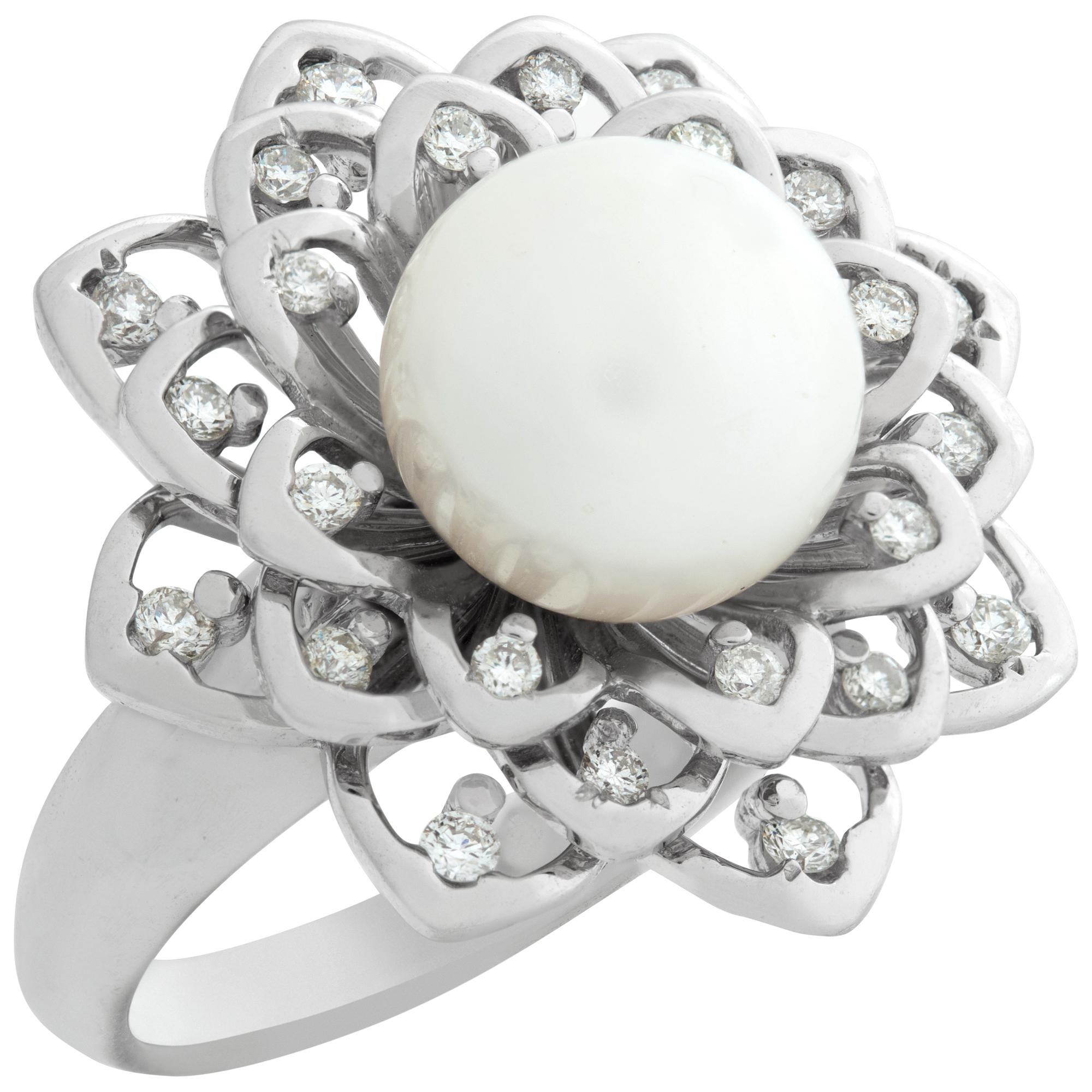 White gold  South Sea Pearl flower diamond ring In Excellent Condition In Surfside, FL