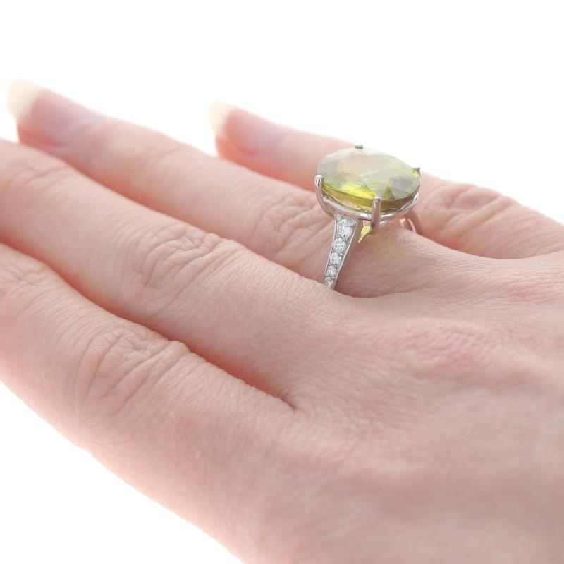 Verlobungsring aus Weißgold mit Sphene & Diamant - 18k Oval 7,42ctw im Zustand „Hervorragend“ im Angebot in Greensboro, NC