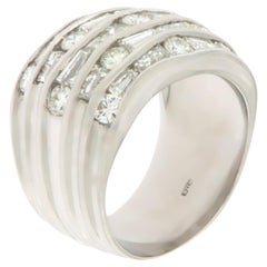 Bague à anneau empilé en or blanc 18 carats avec diamants