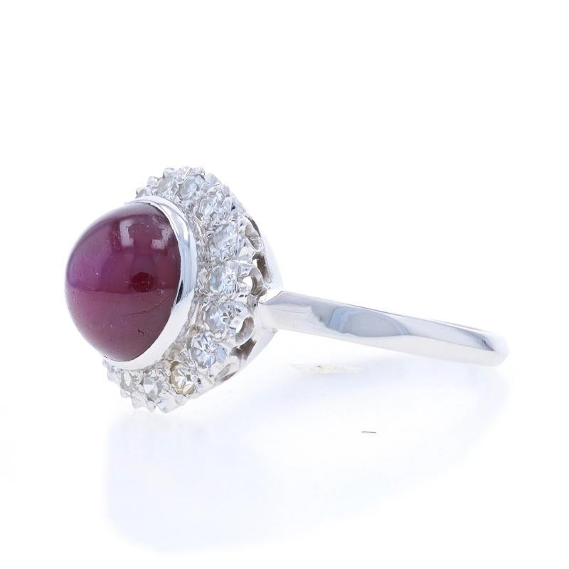 Anello aureolato in oro bianco con stella di rubino e diamanti - 14k Cabochon rotondo 7,56ctw In condizioni ottime in vendita a Greensboro, NC