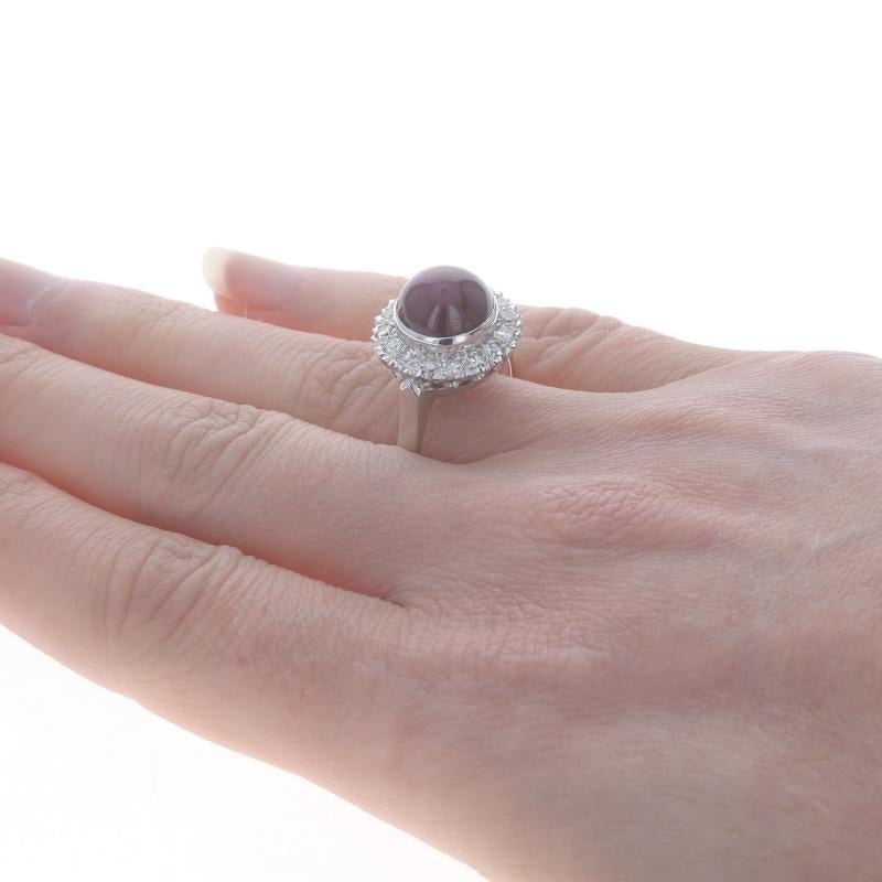 Donna Anello aureolato in oro bianco con stella di rubino e diamanti - 14k Cabochon rotondo 7,56ctw in vendita
