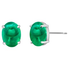 White Gold Stud Earrings with Cabochon Emerald 