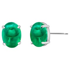 White Gold Stud Earrings with Cabochon Emerald