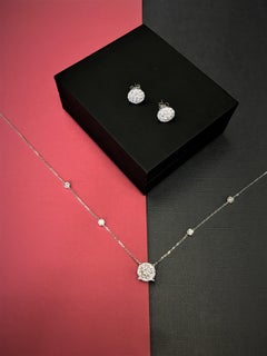 White Gold Stud Earrings with Diamonds