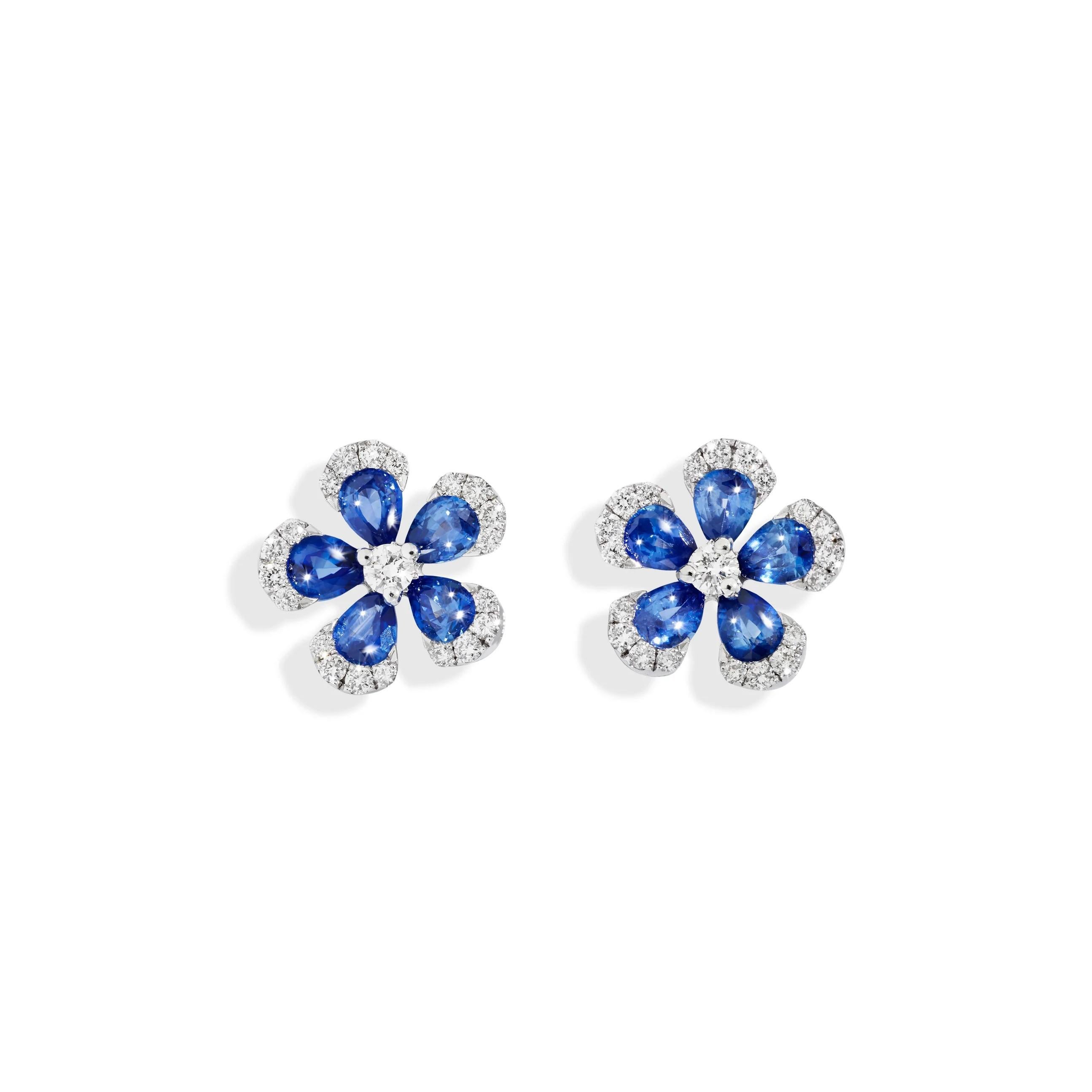 Moderno Orecchini in oro bianco con diamanti bianchi e zaffiri blu in vendita
