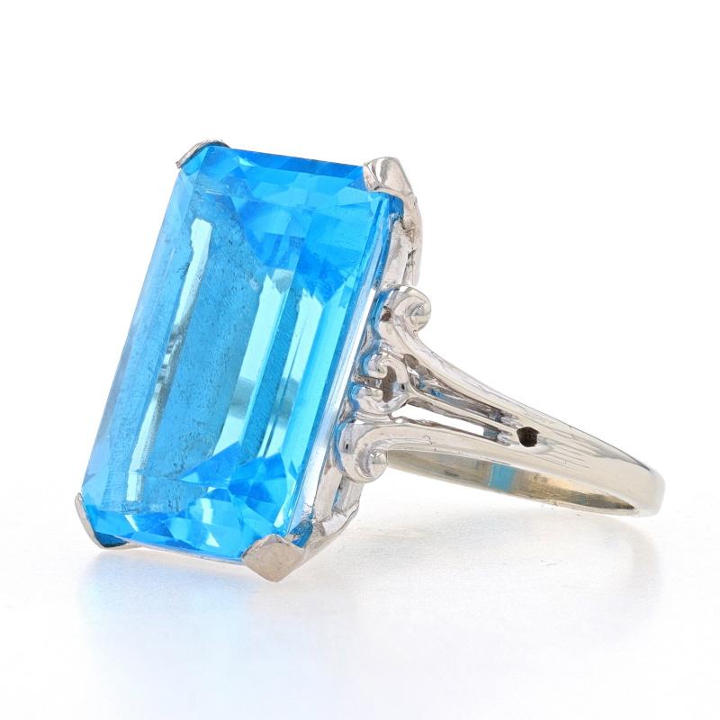 White Gold Swiss Blue Topaz Cocktail Solitaire Ring 14k & Pall. Emerald 12.60ct In Excellent Condition For Sale In Greensboro, NC