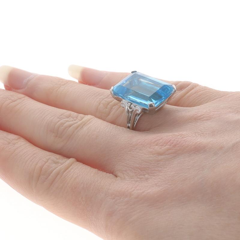 Women's White Gold Swiss Blue Topaz Cocktail Solitaire Ring 14k & Pall. Emerald 12.60ct For Sale