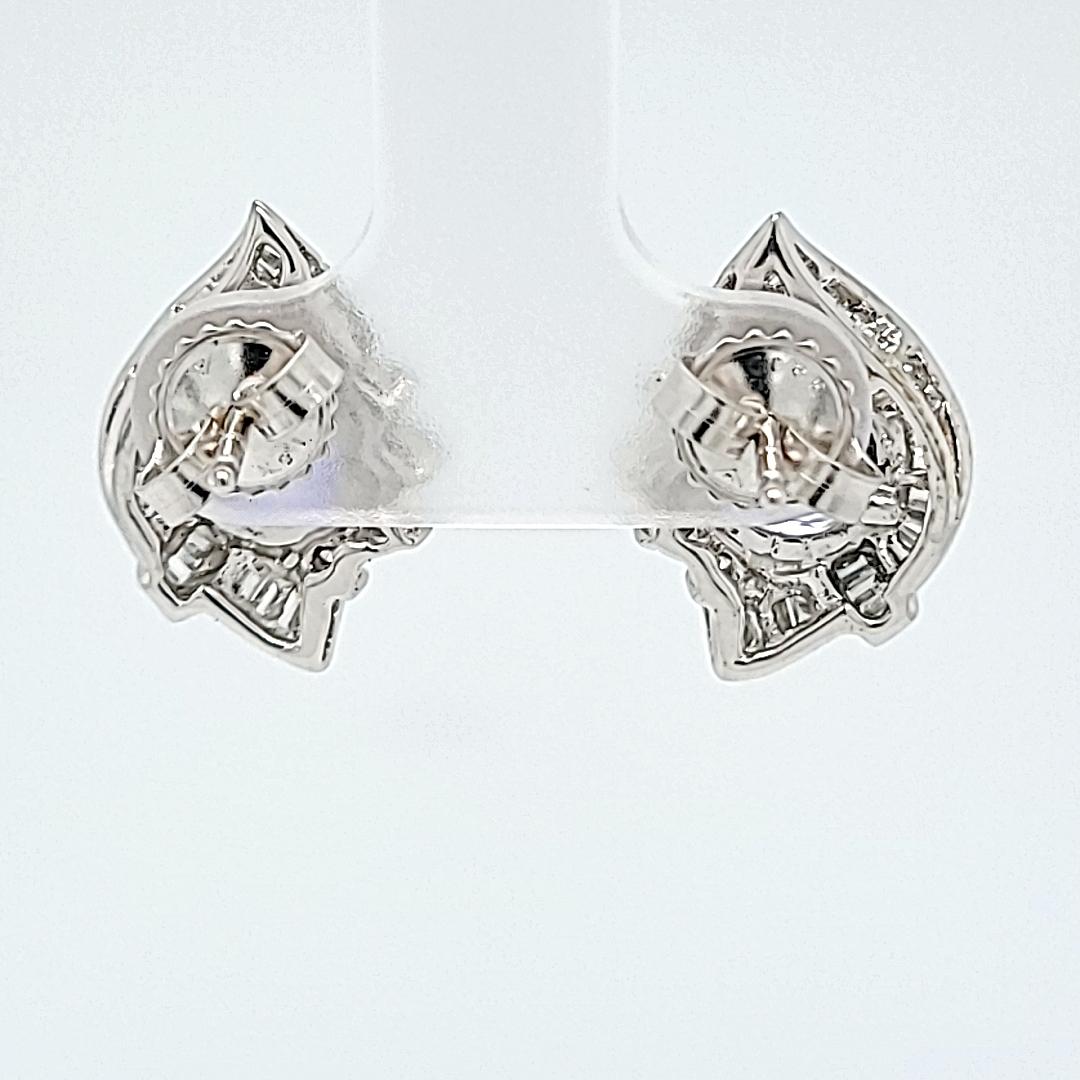 White Gold, Tanzanite, and Diamond Earrings In Good Condition For Sale In Coral Gables, FL