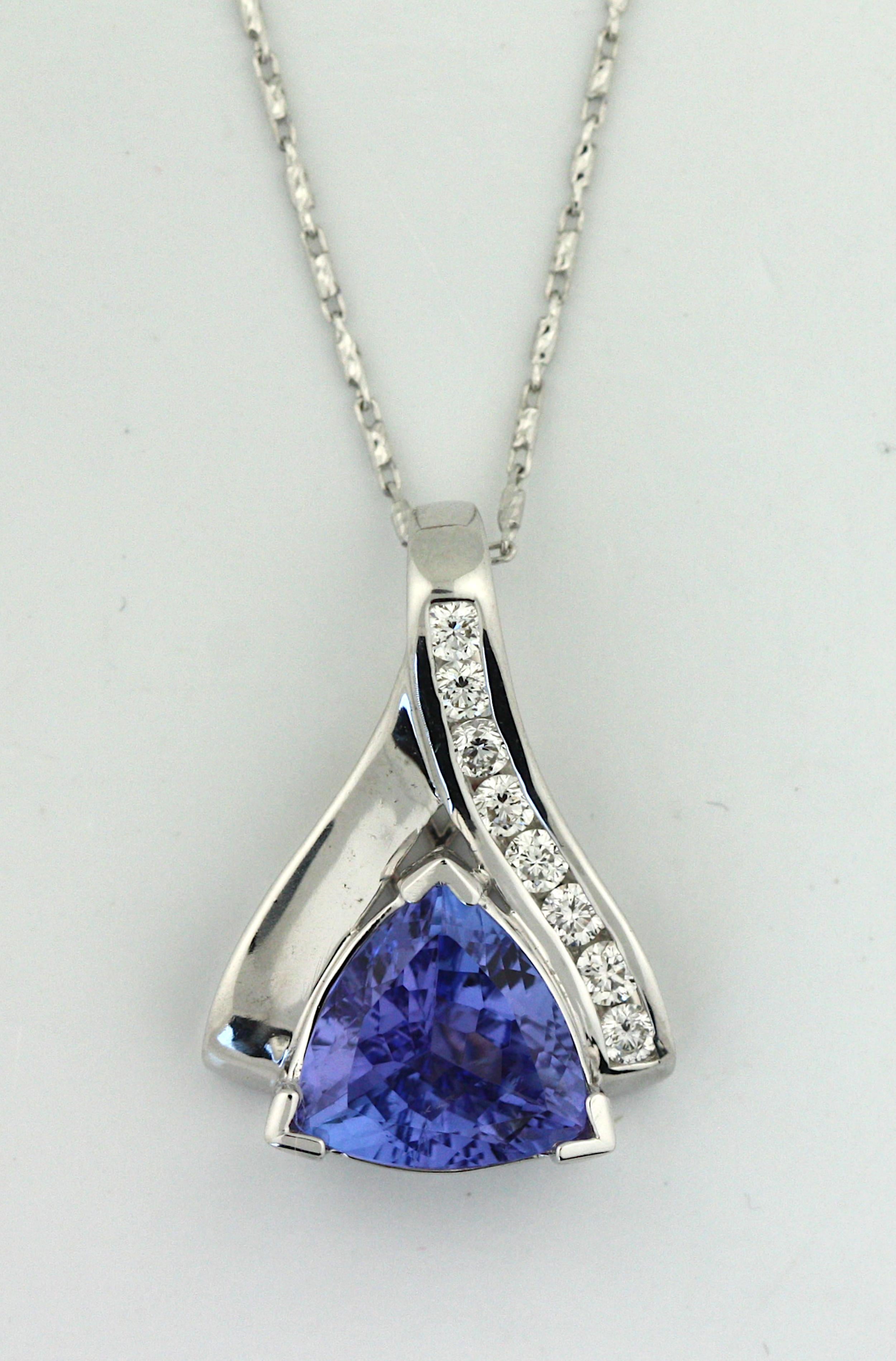Halskette aus Weißgold mit Tansanit und Diamant-Anhänger 1