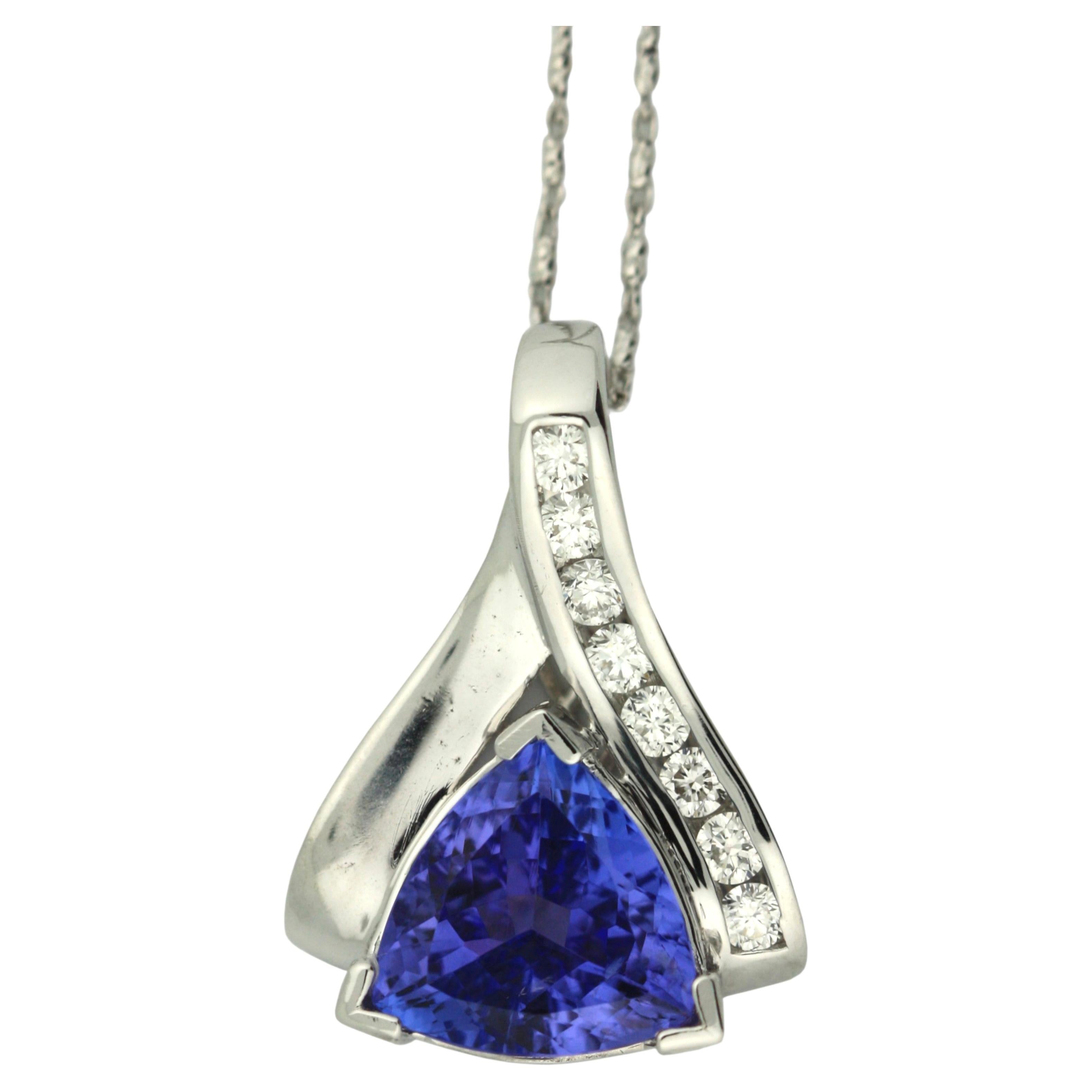 Halskette aus Weißgold mit Tansanit und Diamant-Anhänger