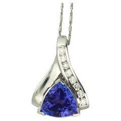 Halskette aus Weißgold mit Tansanit und Diamant-Anhänger