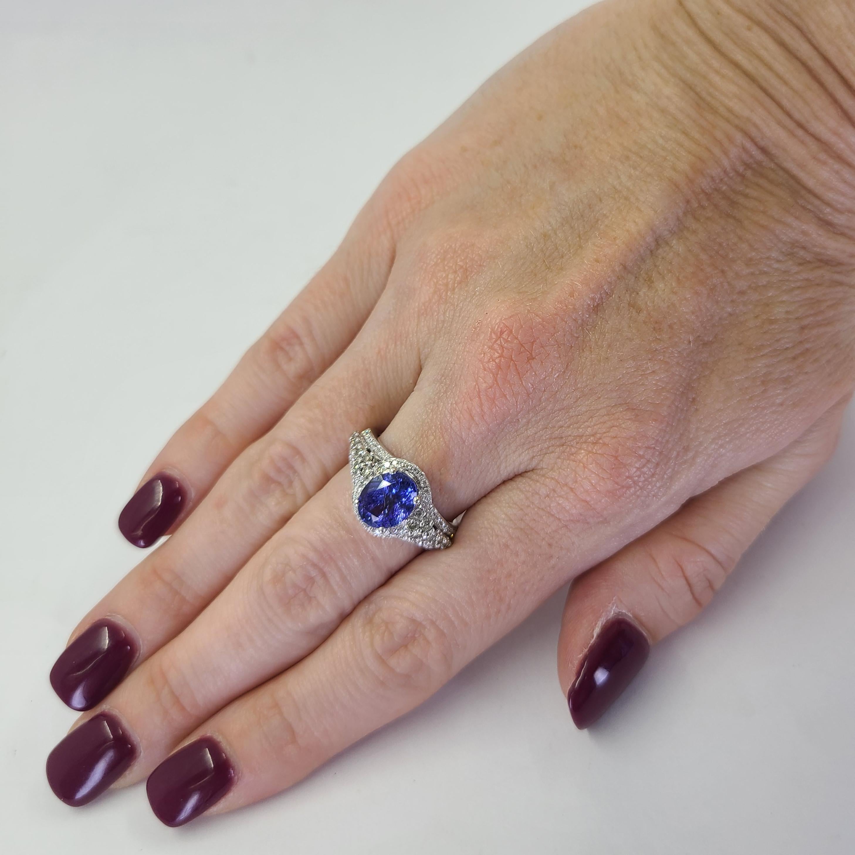 White Gold, Tanzanite, and Diamond Ring In Good Condition For Sale In Coral Gables, FL