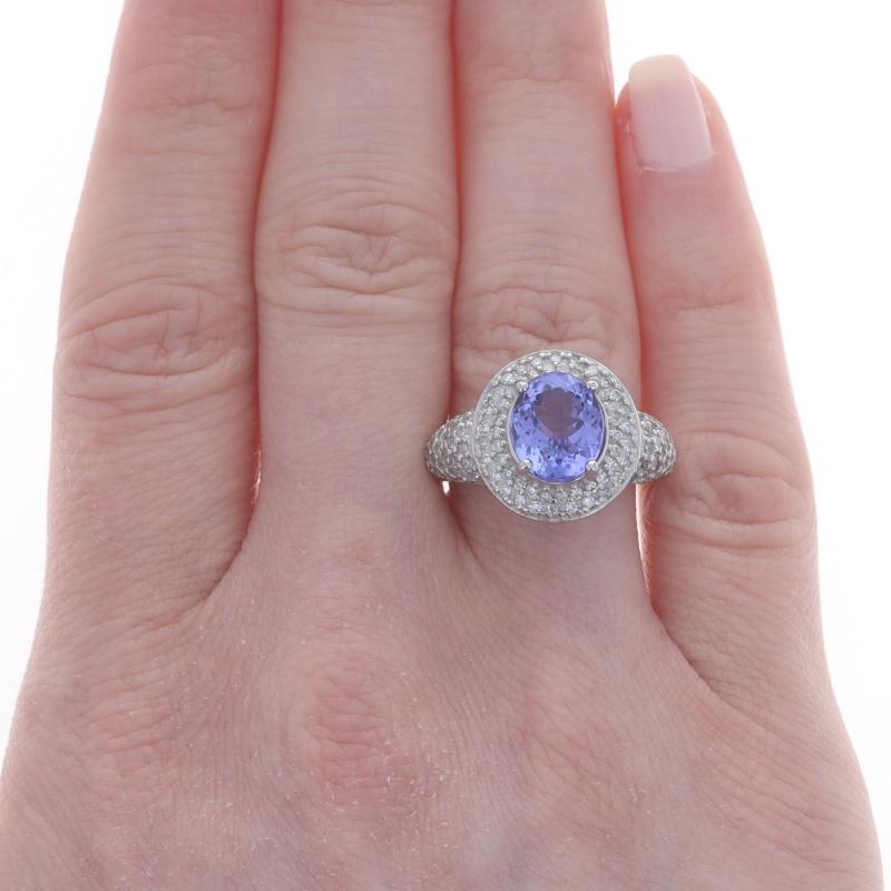 Taglio ovale Anello aureola in oro bianco con tanzanite e diamanti - 14k Ovale 3,43ctw in vendita