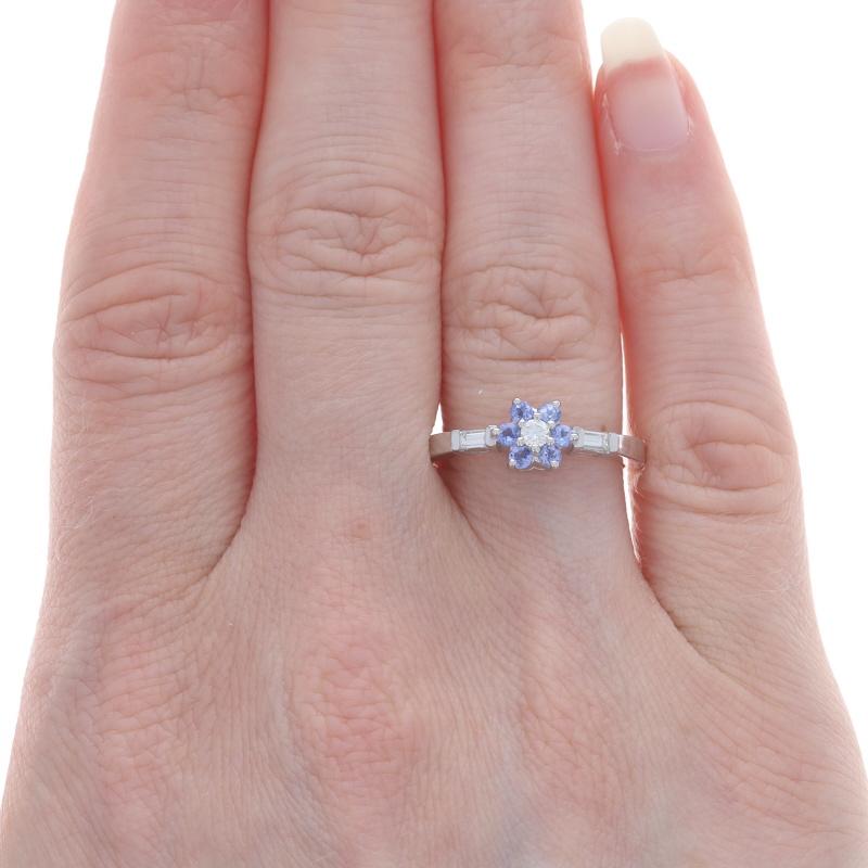Weißgold Tansanit Diamant Halo-Ring - 14k rund .36ctw Blumenblüte (Rundschliff) im Angebot