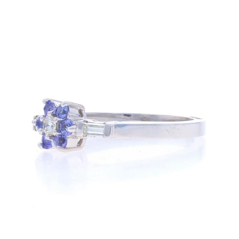Weißgold Tansanit Diamant Halo-Ring - 14k rund .36ctw Blumenblüte im Zustand „Hervorragend“ im Angebot in Greensboro, NC