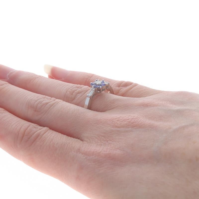 Weißgold Tansanit Diamant Halo-Ring - 14k rund .36ctw Blumenblüte Damen im Angebot