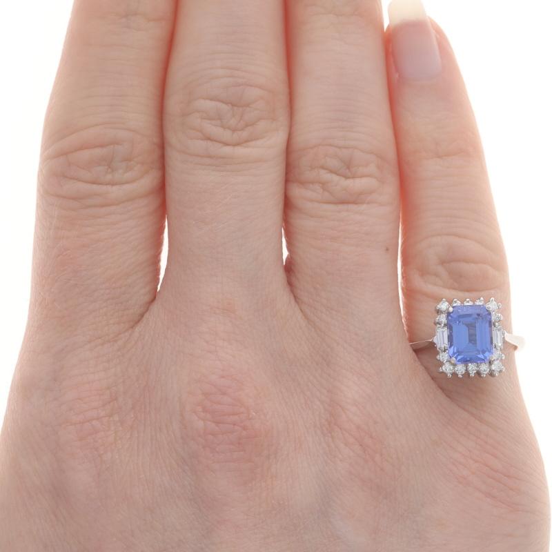Weißgold Tansanit & Diamant Halo-Ring - 18 Karat Smaragdschliff 2,51 Karat Kathedrale im Zustand „Hervorragend“ im Angebot in Greensboro, NC