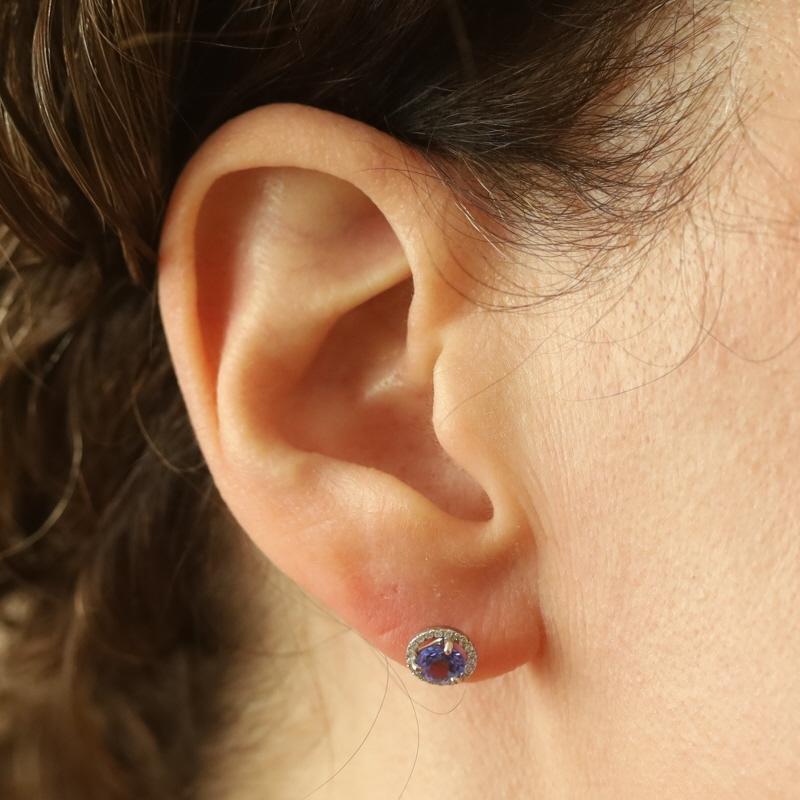 Orecchini a perno con diamante tanzanite in oro bianco - 14k Round 1.17ctw In condizioni Nuovo in vendita a Greensboro, NC