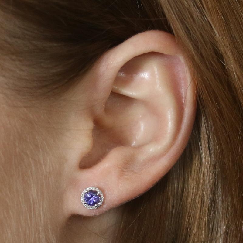 Orecchini a lobo in oro bianco con tanzanite e diamanti - 14k Round .70ctw Pierced In condizioni Nuovo in vendita a Greensboro, NC
