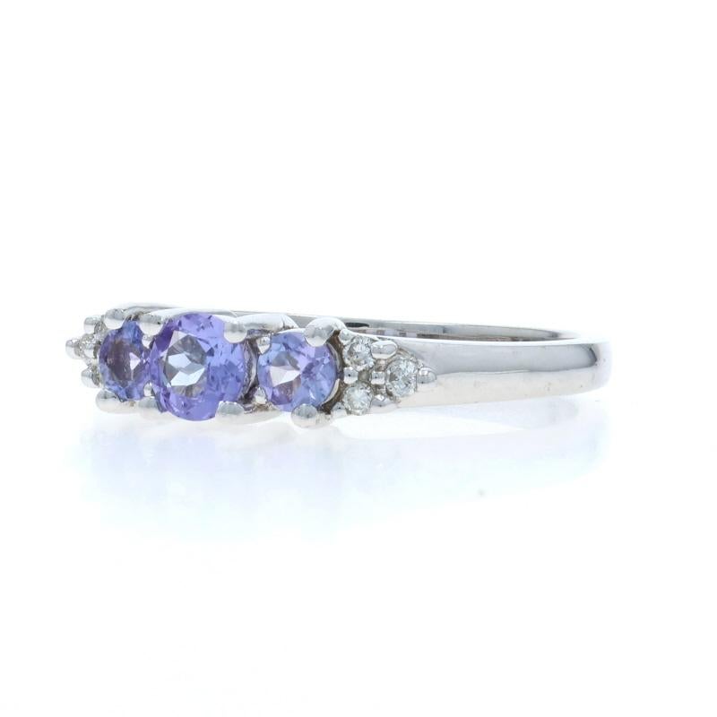 Bague en or blanc avec diamant Tanzanite - 14k Round .49ctw Three-Stone Excellent état - En vente à Greensboro, NC