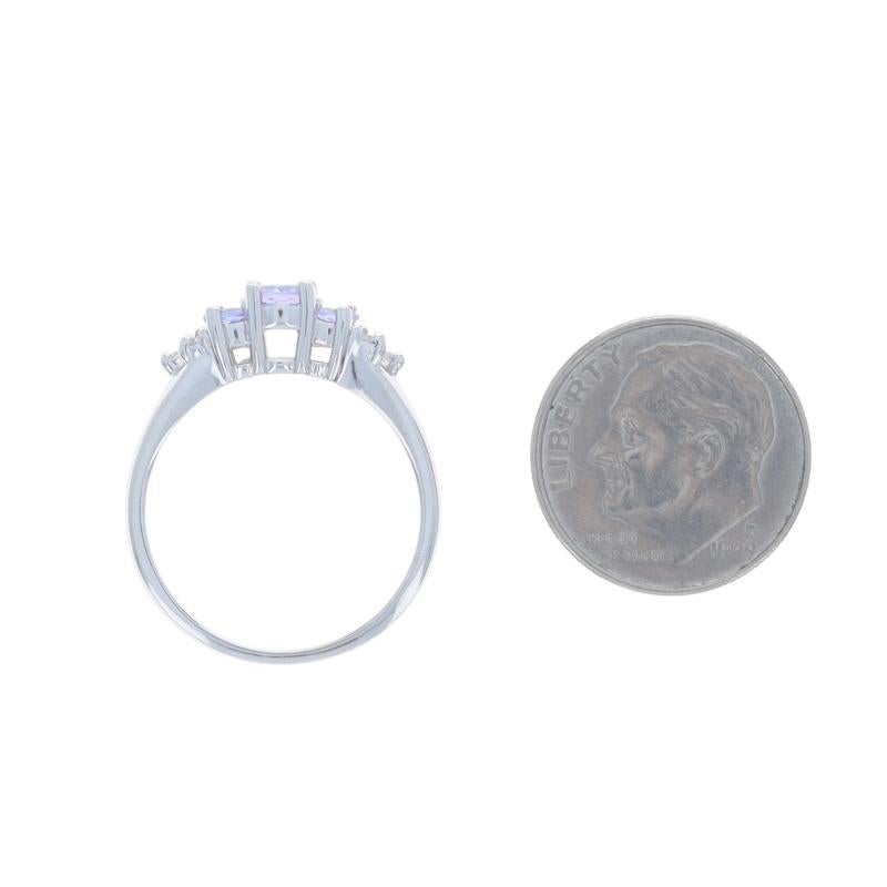 Bague en or blanc avec diamant Tanzanite - 14k Round .49ctw Three-Stone en vente 1