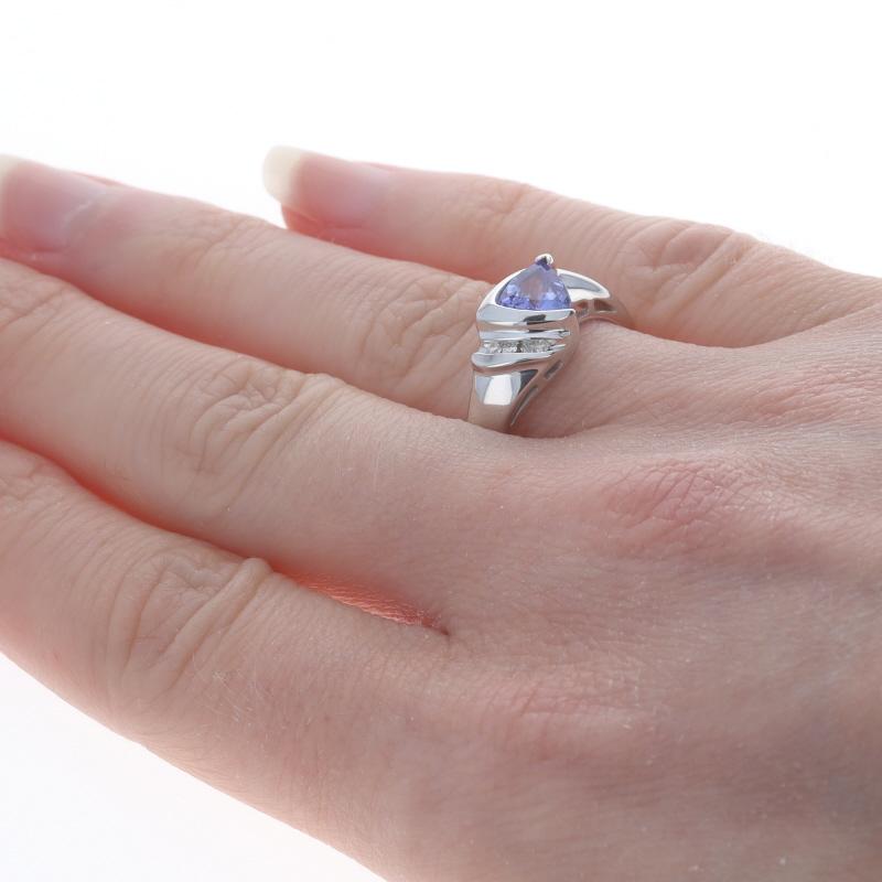 White Gold Tanzanite & Diamond Ring - 14k Trillion .84ctw Bypass Size 7 In Excellent Condition For Sale In Greensboro, NC