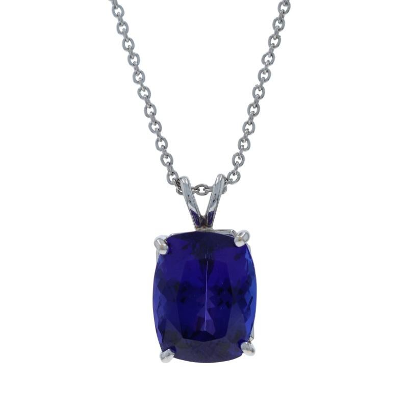 Contenu métallique : Or blanc 18k

Informations sur les pierres

Tanzanite naturelle
Traitement : Amélioration de routine
Carat(s) : 15.32ct
Coupe : Coussin
Couleur : Bleu violet profond

Total des carats : 15.32ct

Style : Solitaire
Style de chaîne